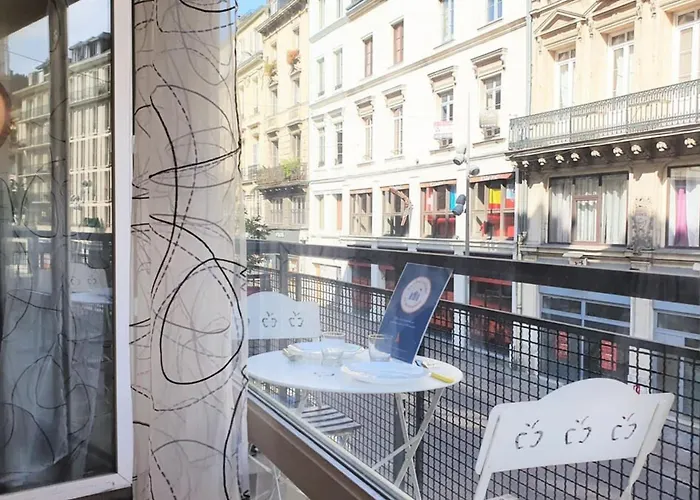 Le New Town - Balcon - Hypercentre - Tram Apartment *